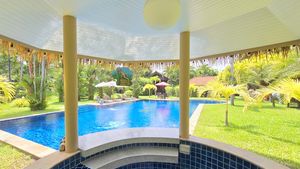 A sunken poolbar