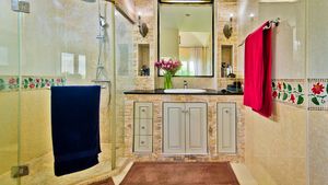 Another elegant bathroom