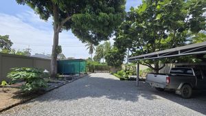 Driveway to the staff and garden-area