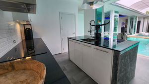 Kitchen and breakfast bar