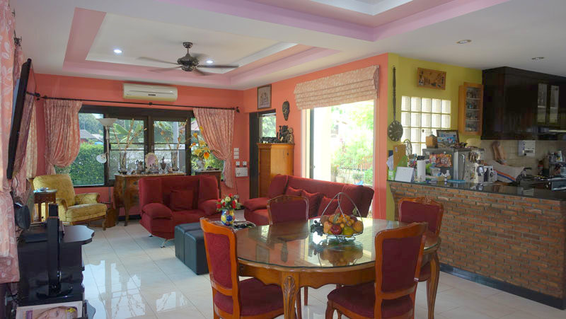 3 Bedroom House With Pool In Good Estate Above Bangsarae